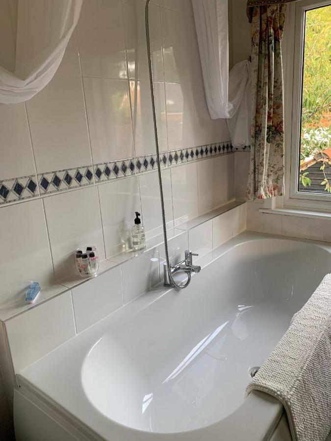 West End Lodge Esher Εξωτερικό φωτογραφία